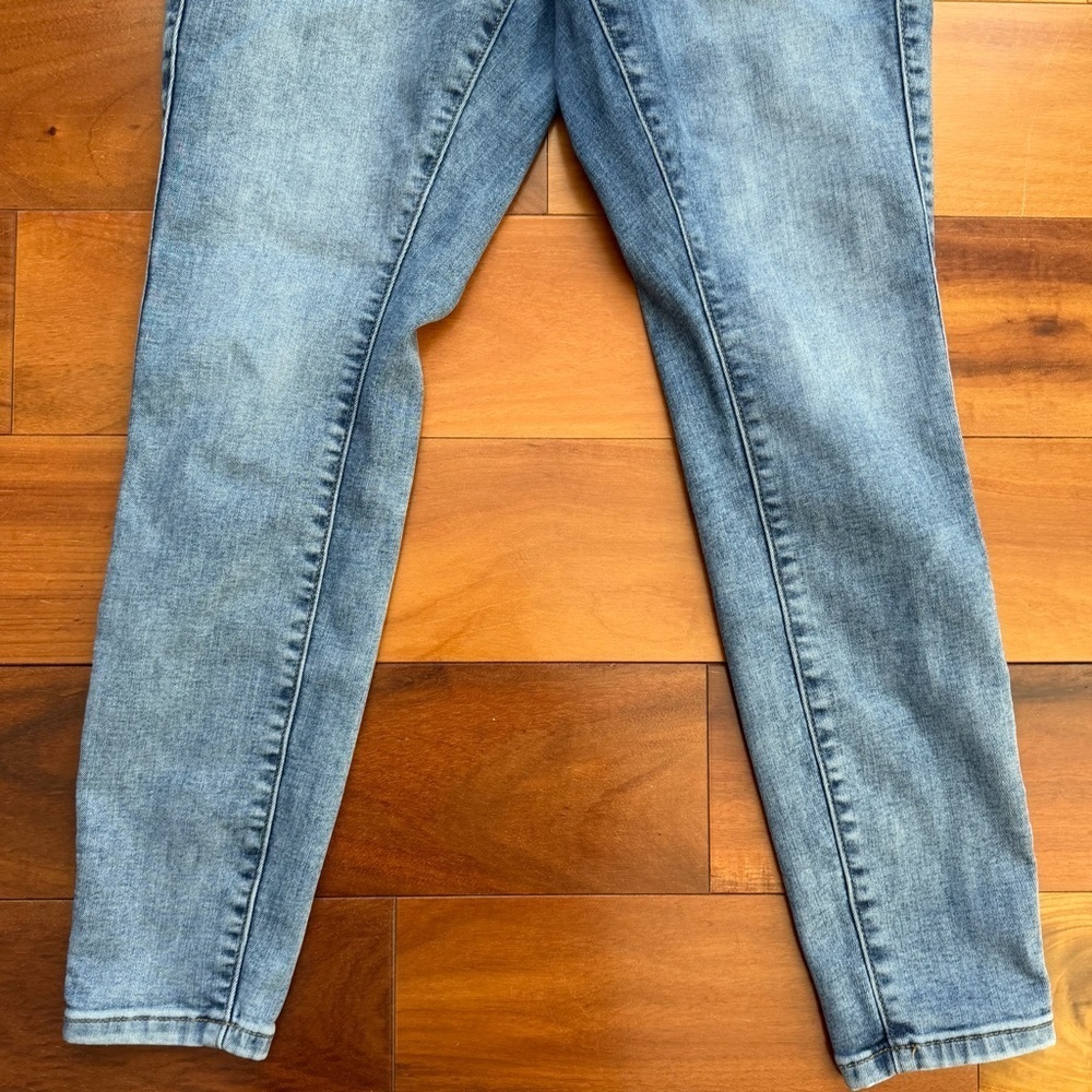Torrid Lean Jean - Picture 4 of 9